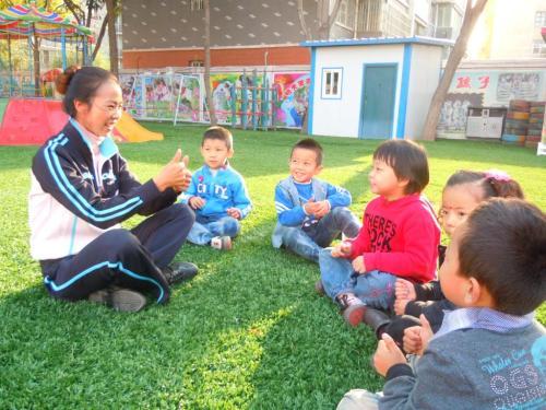 小孩子暴打邻居 